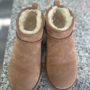 Women’s size 8 Ugg ultra minis